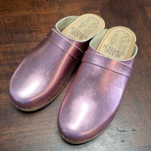 Pretty Skane Toffeln Swedish clogs metallic pink size 39